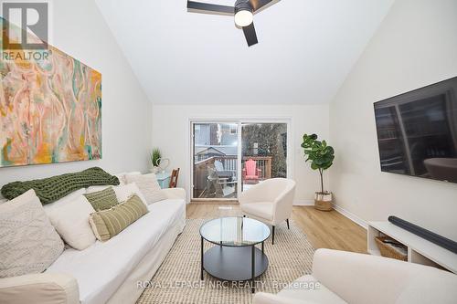 9 Chicory Crescent, St. Catharines (452 - Haig), ON - Indoor Photo Showing Living Room