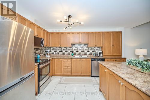 9 Chicory Crescent, St. Catharines (452 - Haig), ON - Indoor Photo Showing Kitchen With Stainless Steel Kitchen With Double Sink With Upgraded Kitchen