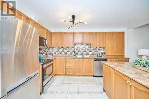 9 Chicory Crescent, St. Catharines (452 - Haig), ON - Indoor Photo Showing Kitchen With Stainless Steel Kitchen With Upgraded Kitchen