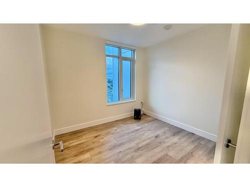 1401 10428 Whalley Boulevard, Surrey, BC - Indoor Photo Showing Other Room