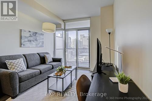 1515 - 105 George Street, Toronto, ON - Indoor Photo Showing Living Room