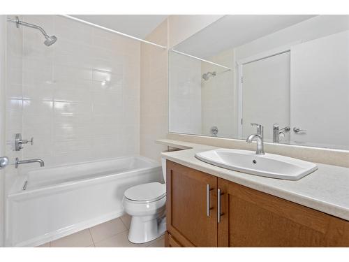 217 13468 King George Boulevard, Surrey, BC - Indoor Photo Showing Bathroom