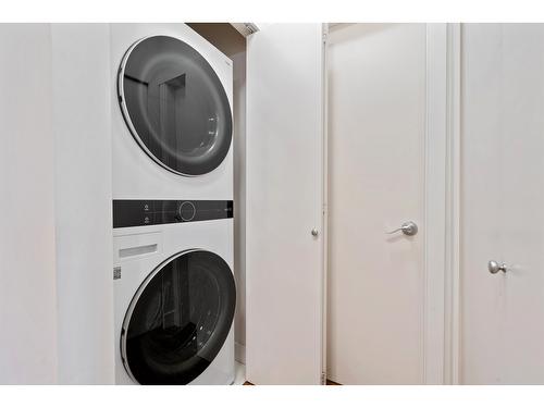 217 13468 King George Boulevard, Surrey, BC - Indoor Photo Showing Laundry Room