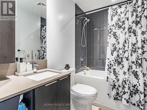 4603 - 3900 Confederation Parkway, Mississauga, ON - Indoor Photo Showing Bathroom