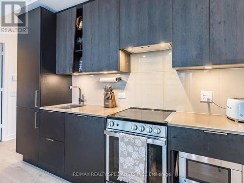 4603 - 3900 Confederation Parkway, Mississauga, ON - Indoor Photo Showing Kitchen