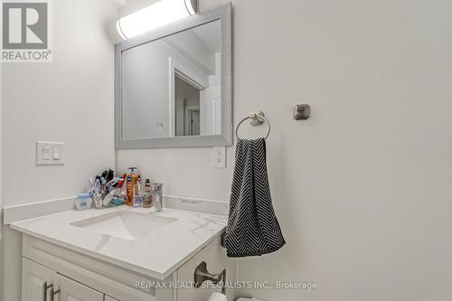 242 Middleton Avenue, London, ON - Indoor Photo Showing Bathroom