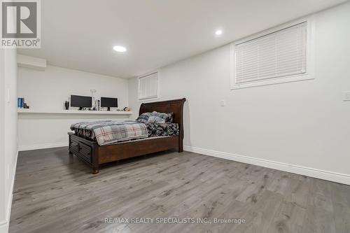 242 Middleton Avenue, London, ON - Indoor Photo Showing Bedroom