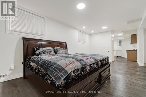 242 Middleton Avenue, London, ON - Indoor Photo Showing Bedroom