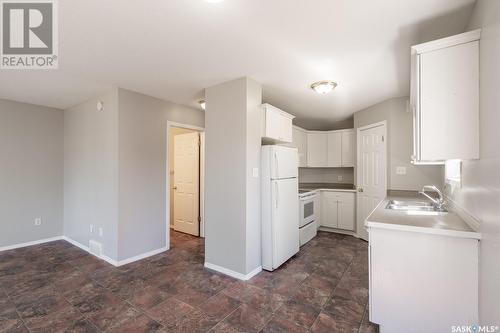 A & B 2030 Edgar Street, Regina, SK - Indoor Photo Showing Kitchen