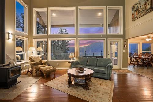 43251 Salmonberry Drive|Chilliwack Mountain, Chilliwack, BC - Indoor Photo Showing Living Room