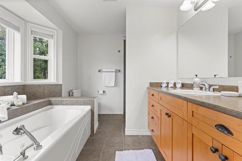 43251 Salmonberry Drive|Chilliwack Mountain, Chilliwack, BC - Indoor Photo Showing Bathroom