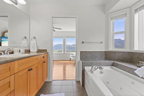 43251 Salmonberry Drive|Chilliwack Mountain, Chilliwack, BC - Indoor Photo Showing Bathroom