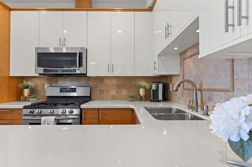 43251 Salmonberry Drive|Chilliwack Mountain, Chilliwack, BC - Indoor Photo Showing Kitchen With Double Sink With Upgraded Kitchen