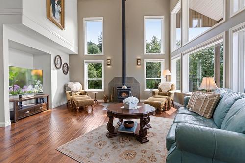 43251 Salmonberry Drive|Chilliwack Mountain, Chilliwack, BC - Indoor Photo Showing Living Room