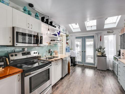 1A 20837 Louie Crescent, Langley, BC - Indoor Photo Showing Kitchen With Double Sink