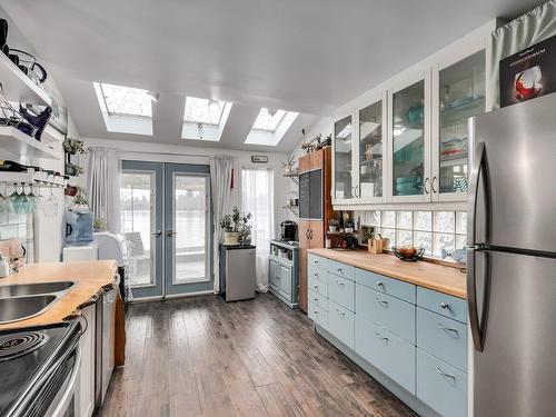 1A 20837 Louie Crescent, Langley, BC - Indoor Photo Showing Kitchen With Double Sink