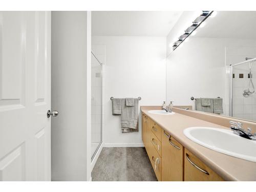 72 12778 66 Avenue, Surrey, BC - Indoor Photo Showing Bathroom