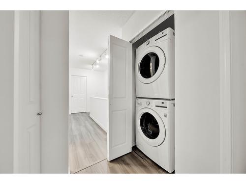 72 12778 66 Avenue, Surrey, BC - Indoor Photo Showing Laundry Room