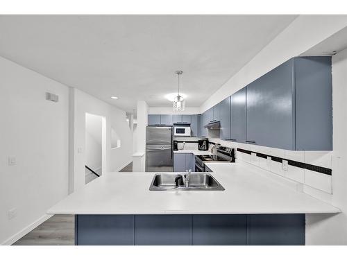 72 12778 66 Avenue, Surrey, BC - Indoor Photo Showing Kitchen With Double Sink