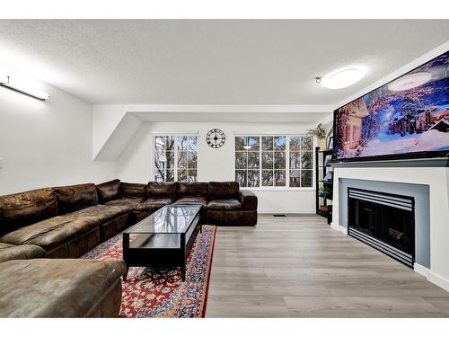 72 12778 66 Avenue, Surrey, BC - Indoor Photo Showing Living Room With Fireplace