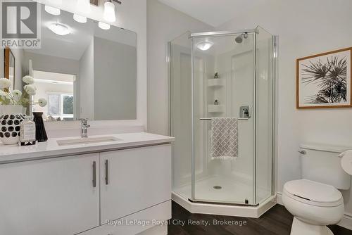 103 - 17 Kay Crescent, Guelph (Guelph South), ON - Indoor Photo Showing Bathroom