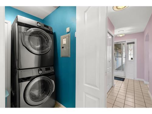 27 2006 Winfield Drive, Abbotsford, BC - Indoor Photo Showing Laundry Room