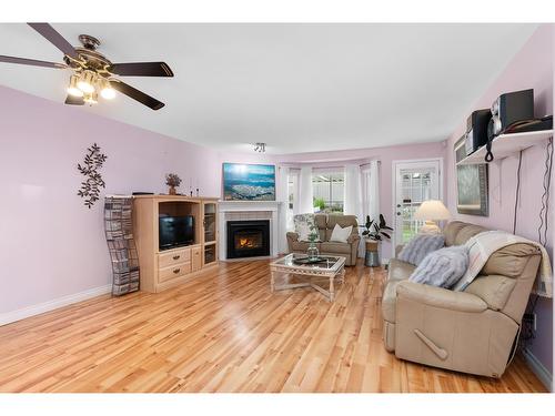 27 2006 Winfield Drive, Abbotsford, BC - Indoor Photo Showing Living Room With Fireplace