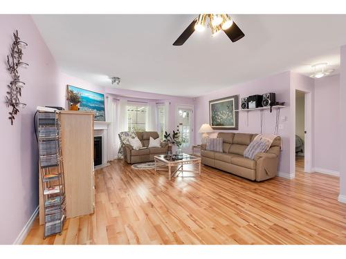 27 2006 Winfield Drive, Abbotsford, BC - Indoor Photo Showing Living Room