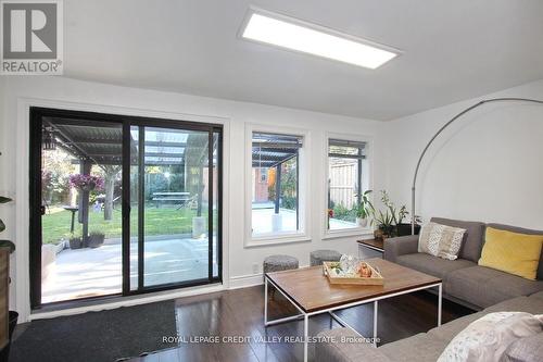 115 Clarence Street, Brampton, ON - Indoor Photo Showing Living Room