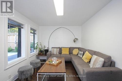 115 Clarence Street, Brampton, ON - Indoor Photo Showing Living Room