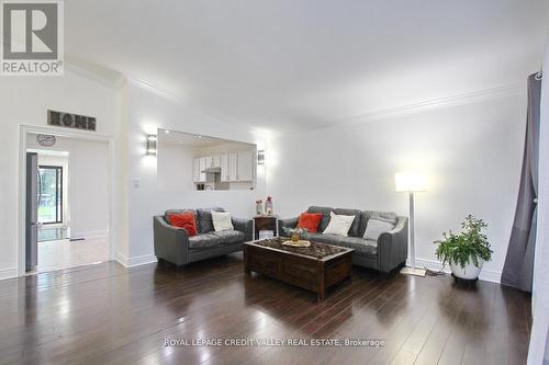 115 Clarence Street, Brampton, ON - Indoor Photo Showing Living Room