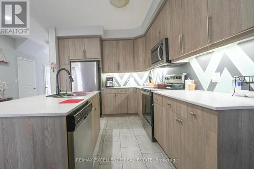 78 - 177 Edgevalley Road, London, ON - Indoor Photo Showing Kitchen With Double Sink With Upgraded Kitchen