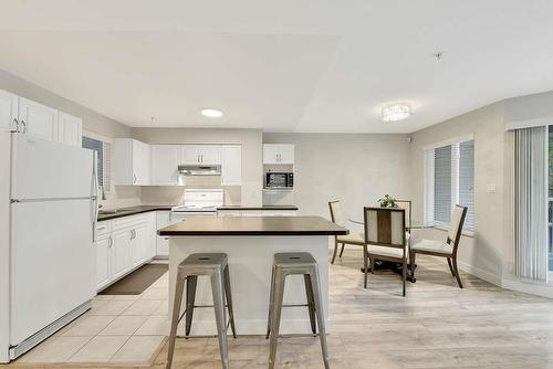 23 9036 208 Street, Langley, BC - Indoor Photo Showing Kitchen