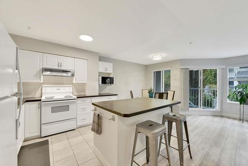 23 9036 208 Street, Langley, BC - Indoor Photo Showing Kitchen