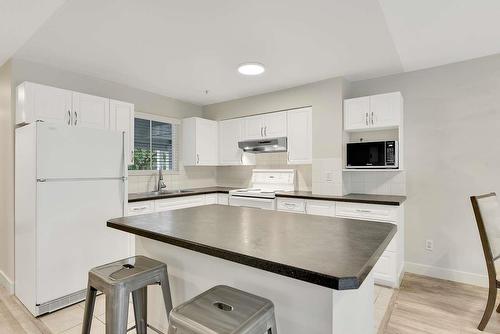 23 9036 208 Street, Langley, BC - Indoor Photo Showing Kitchen