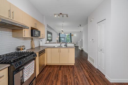 30 15152 62A Avenue, Surrey, BC - Indoor Photo Showing Kitchen With Stainless Steel Kitchen With Double Sink