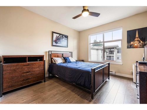 402 33546 Holland Avenue, Abbotsford, BC - Indoor Photo Showing Bedroom