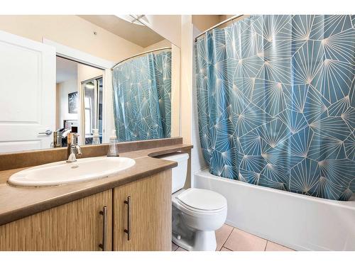 402 33546 Holland Avenue, Abbotsford, BC - Indoor Photo Showing Bathroom