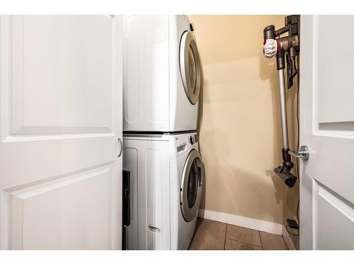 402 33546 Holland Avenue, Abbotsford, BC - Indoor Photo Showing Laundry Room