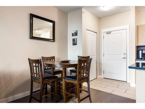 402 33546 Holland Avenue, Abbotsford, BC - Indoor Photo Showing Dining Room