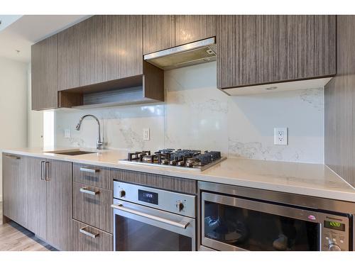 317 13350 Central Avenue, Surrey, BC - Indoor Photo Showing Kitchen With Upgraded Kitchen