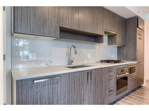 317 13350 Central Avenue, Surrey, BC - Indoor Photo Showing Kitchen With Upgraded Kitchen