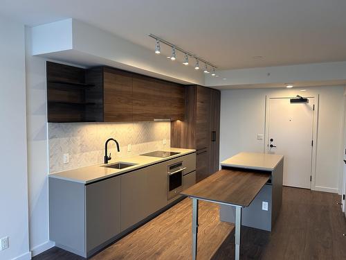 3106 10448 University Drive, Surrey, BC - Indoor Photo Showing Kitchen