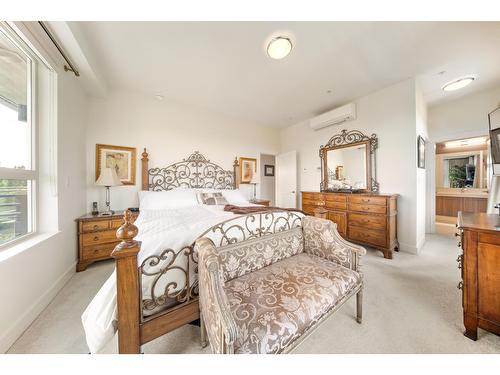 503 14022 North Bluff Rd Road, White Rock, BC - Indoor Photo Showing Bedroom