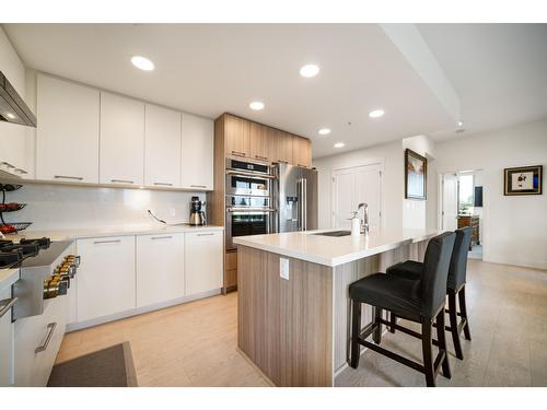 503 14022 North Bluff Rd Road, White Rock, BC - Indoor Photo Showing Kitchen