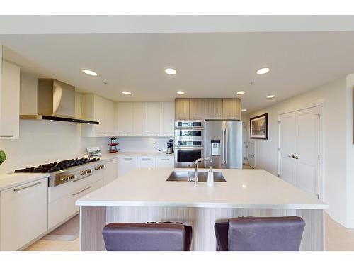 503 14022 North Bluff Rd Road, White Rock, BC - Indoor Photo Showing Kitchen With Upgraded Kitchen