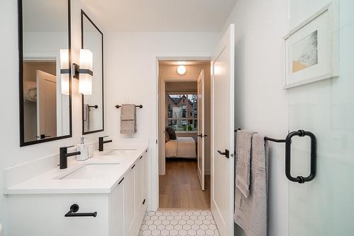 201 2425 166 Street, Surrey, BC - Indoor Photo Showing Bathroom