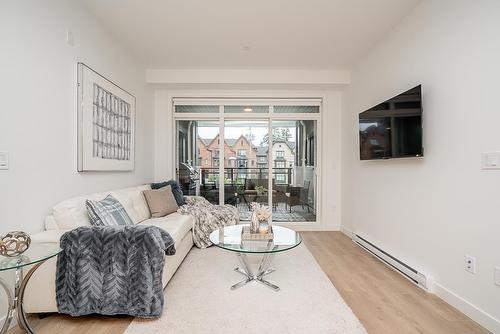 201 2425 166 Street, Surrey, BC - Indoor Photo Showing Living Room