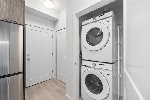 403 3317 148 Street, Surrey, BC - Indoor Photo Showing Laundry Room