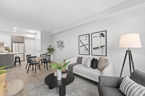 403 3317 148 Street, Surrey, BC - Indoor Photo Showing Living Room